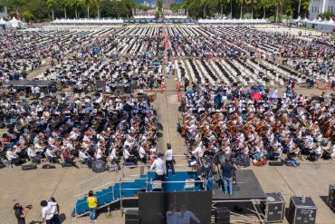 ¡BRAVO! Sistema de Orquestas de Venezuela realizó concierto este #13Nov para entrar al Libro Guinness (+Videos)