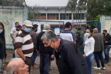 ¡ENTÉRESE! Desalojaron centro electoral en San Cristóbal para “desinfectar” contra el covid-19 y se armó “la sampablera” (+Video)