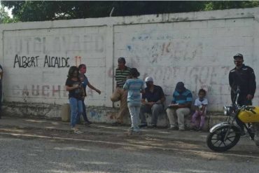 ¡QUÉ RARO! Denuncian puntos rojos en las adyacencias de varios centros electorales en el país este #21N