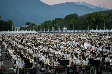 ¡INSÓLITO! “Los 3 días, les dieron puro pan”: las denuncias tras concierto multitudinario en el que El Sistema buscaba el Récord Guinness (+Video)