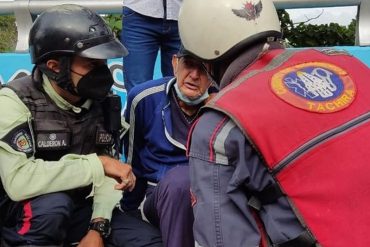 ¡LE CONTAMOS! Un transeúnte evitó que abuelo de 84 años se lanzara al vacío en el viaducto de San Cristóbal