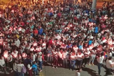 ¡LE MOSTRAMOS! Familiares iluminaron el cielo al cumplirse un año del naufragio en Güiria