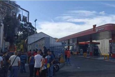 ¡LO MÁS RECIENTE! Se registra un incendio dentro de una fábrica de clavos en la avenida Sucre este #24Dic (+Fotos)