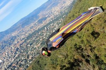 ¡IMPRESIONANTE! Así es como el venezolano Carlos Briceño sobrevoló El Ávila con un traje especial (+Video impactante)