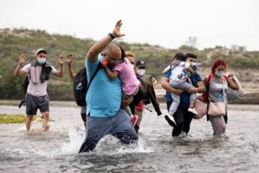 ¡ATENCIÓN! “Están en el aire”: esta sería la supuesta situación migratoria de los venezolanos que ingresaron ilegalmente a EEUU por el río en la frontera