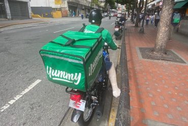 Joven denunció que un yummer se “robó” parte de su pedido: abrió la bolsa, sacó una hamburguesa y unas papas y volvió a cerrarla (+lo que hizo Yummy)