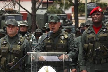 ¡METIENDO MIEDO! “No somos desalmados ni desarmados, tenemos armas para defender la democracia”: la amenaza de Padrino López a los “enemigos” de la revolución