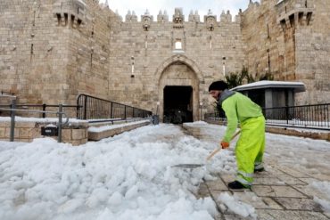 ¡SORPRENDENTE! En el Día de la Conmemoración Anual de las Víctimas del Holocausto una impresionante nevada cubrió a Jerusalén (+Fotos)