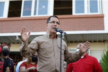 ¿MÁS O MENOS? “Vi a Chávez por ahí caminando, cuando lo vi, estaba vendiendo las arañas”: el delirante comentario de Arreaza tras derrota en Barinas