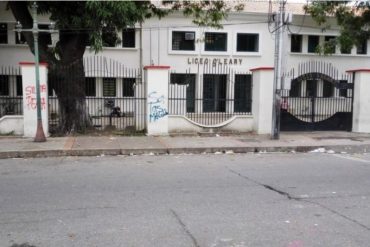 ¡SE PASARON DE LA RAYA! «Jornada de vacunación»: la fachada para instalar un «punto rojo» en el Liceo Oleary de Barinas