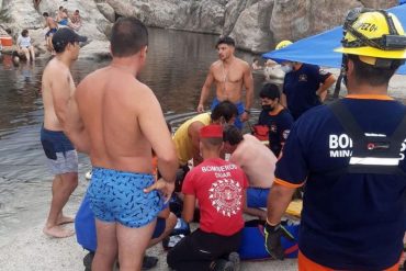 ¡LAMENTABLE! Murió un hombre luego de pedirle a su esposa que le tomara una foto y se lanzara al agua