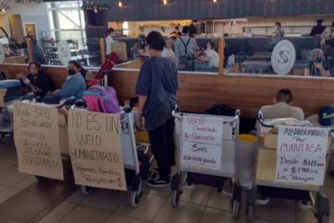 ¡TERRIBLE! Venezolanos varados en aeropuerto de Chile desde diciembre por Conviasa dicen que pagaron hasta $ 1.900 por los boletos: “Es una estafa”