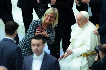 ¡SE LO DECIMOS! El Papa Francisco reveló el problema de salud que le presenta y que le dificulta caminar