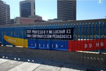 ¡DOLOROSO! Maestros venezolanos no celebran en la víspera de su día: Se plantaron frente al Ministerio de Educación exigiendo reivindicaciones salariales