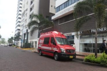 ¡TERRIBLE! Un venezolano se lanzó al vacío desde el piso 17 de un edificio en Guayaquil: la policía intentó persuadirlo por más dos horas (+Imágenes impactantes)