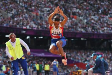 ¡ESTREMECEDOR! Atleta venezolano, quien ciego ganó medallas y viajó por el mundo, hoy vive en las calles de Florida