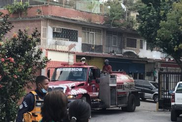 ¡SEPA! Denuncian que Bomberos del Distrito Capital controlaron un incendio en La California con tobos de agua: los vecinos también ayudaron (+Fotos)