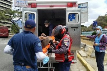 ¡LE CONTAMOS! Un adulto mayor fue rescatado de las orillas del río Guaire tras caer en el lugar en estado de ebriedad