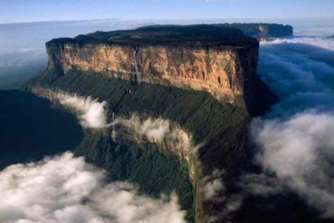 ¡UN DESASTRE! Denuncian que quitaron la vegetación para hacer la fiesta en el tepuy de Canaima: «Ahí no vuelve a crecer más nada» (+Video)