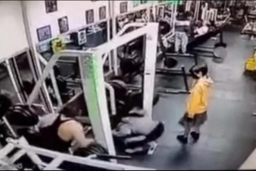 ¡LAMENTABLE! El desgarrador video de una mujer que murió en un gimnasio en México: Le cayó una pesa de 180 kilogramos encima