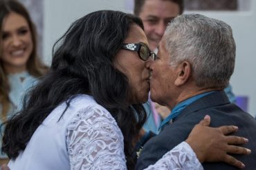 ¡LE CONTAMOS! Venezolanos celebraron el día de San Valentín con boda múltiple en Plaza Altamira