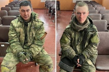¡ENTÉRESE! Militares rusos quedaron varados en Ucrania, pidieron gasolina en una estación de policía y fueron detenidos (+Fotos)