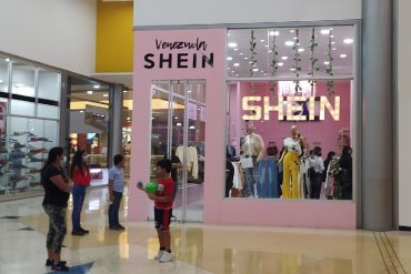 ¡AH, OK! “Se arregló Venezuela”: Difunden imagen de tienda en centro comercial que usa el nombre de la marca Shein