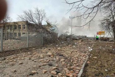 ¡LAMENTABLE! La destrucción del aeropuerto de Gavrishovka en Ucrania tras un nuevo bombardeo ruso (+Imágenes desgarradoras)