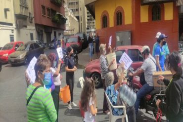 ¡LE CONTAMOS! Habitantes de La Candelaria protestaron este #25Mar porque tienen un mes sin agua: aseguran que Hidrocapital “solo pone excusas”