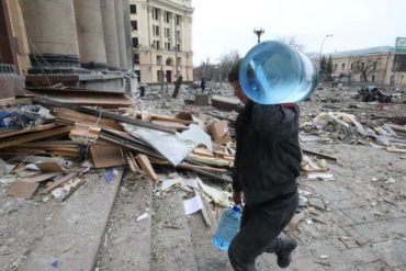 ¡DESOLADOR! «Todo destruido ante nuestros ojos»: silencio, caos y muerte en el centro de Járkov tras el último bombardeo ruso en Ucrania