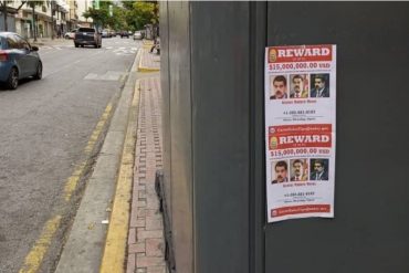 ¡QUÉ TAL! Los carteles que se observan en Chacao sobre la recompensa de EEUU por Maduro