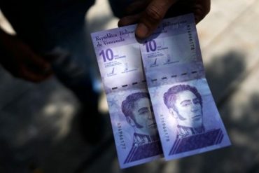 El bolívar de Venezuela se deprecia 9,7 % frente al dólar en lo que va de año