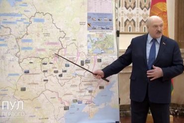 ¡ENLOQUECIÓ! ¿Putin también planea invadir Moldavia? A Lukashenko se le chispoteó en televisión nacional esta imagen con los supuestos próximos planes del presidente ruso