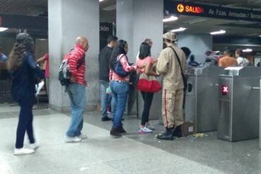 ¡ENTÉRESE! “No aceptamos efectivo, dígale al miliciano que lo deje pasar”: denuncian cobro irregular de pasaje en Metro de Caracas