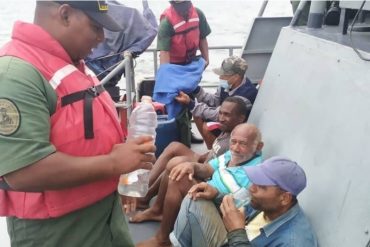 ¡ENTÉRESE! Guardacostas rescataron a cuatro pescadores que duraron dos días a la deriva en Macuro (+Video)