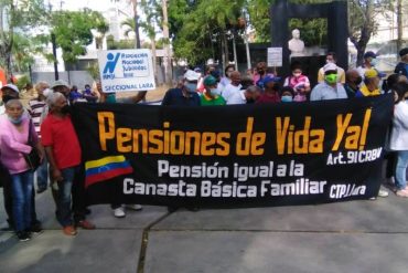 ¡VEA! «Maduro nos está matando de hambre»: trabajadores públicos, pensionados y jubilados rechazan el pírrico aumento de Maduro y exigen salario ajustado al costo de la canasta básica (+Videos)