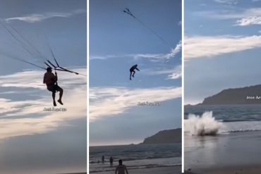 ¡INSÓLITO! El impactante momento en el que se rompe el parapente de un turista y cae sobre la arena de una playa mexicana (+Video)