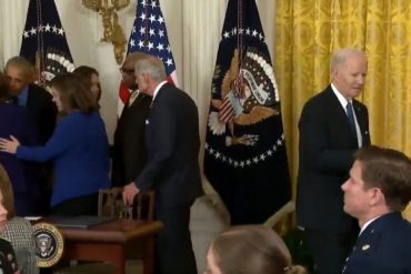 ¡POBRE! «Literalmente, nadie quiere hablar con Joe»: Biden fue ignorado hasta por Kamala Harris durante una visita de Obama a la Casa Blanca (+Videos)