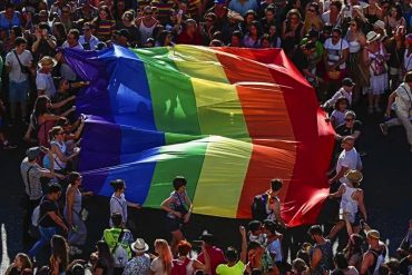 ¿USTED QUÉ OPINA? «Lo hacemos para protegerlos»: En el Mundial de Qatar 2022 estará prohibido ondear las banderas gay en las tribunas