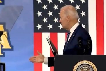 ¡LE MOSTRAMOS! ¿El hombre invisible?: El nuevo despiste de Joe Biden que se hizo viral en redes (+Video)