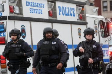 ¡LO MÁS RECIENTE! Tiroteo en metro de Nueva York no se está investigando como un acto terrorista: el sospechoso es un hombre «negro de complexión pesada» (+Video)