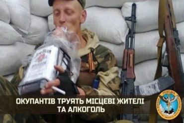 ¡INCREÍBLE! Los rusos invadieron esta ciudad ucraniana y los recibieron con comida y alcohol envenenados