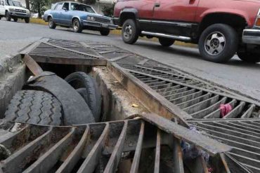 La historia del niño, que cayó en una alcantarilla mientras volaba un papagayo, revela el mal estado de estas estructuras en Caracas