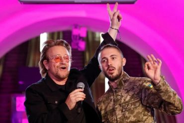 U2 sorprende al mundo con un show acústico en el metro de Kiev (+Videos)