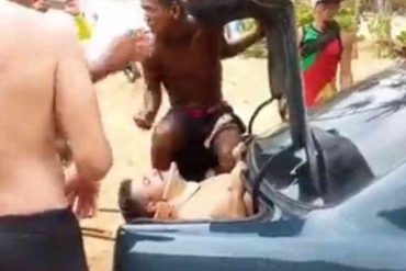 En la maleta de un carro: así trasladaron a una persona herida en una playa de Choroní (+Video)