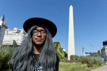 “En Venezuela, si eres LGTBIQ+, para el Estado no existes”: la historia de una mujer trans que tuvo que organizar una colecta para huir a Argentina
