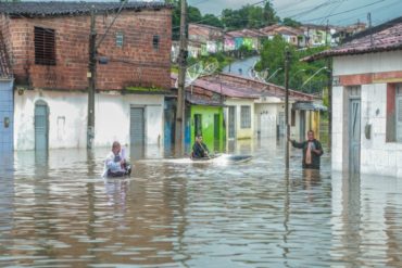 Más de 30 personas murieron por inundaciones en el estado de Pernambuco, al noreste de Brasil (+Videos)