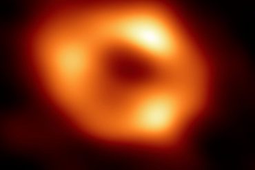 Día histórico para la ciencia: revelan la primera imagen de un agujero negro supermasivo en el centro de nuestra galaxia