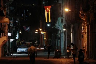 Los apagones, un crónico factor de descontento en Cuba que incrementó luego de que el régimen de Maduro disminuyó su envío de petróleo