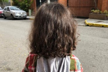 “Me dijo que no estaba permitido porque parecía niña”: Denuncian discriminación contra niño en colegio de Chacao por llevar el cabello amarrado con una cola